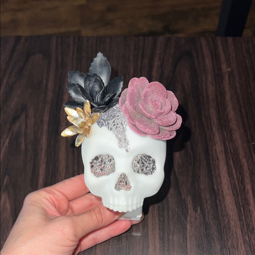 Bath & Body Works Skull Wallflower Plug with Black and Purple Flowers